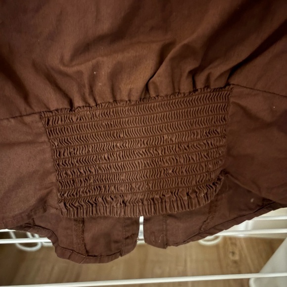 2/$20 H&M Brown Short-Sleeve Cropped Button-Up Top - Picture 4 of 4